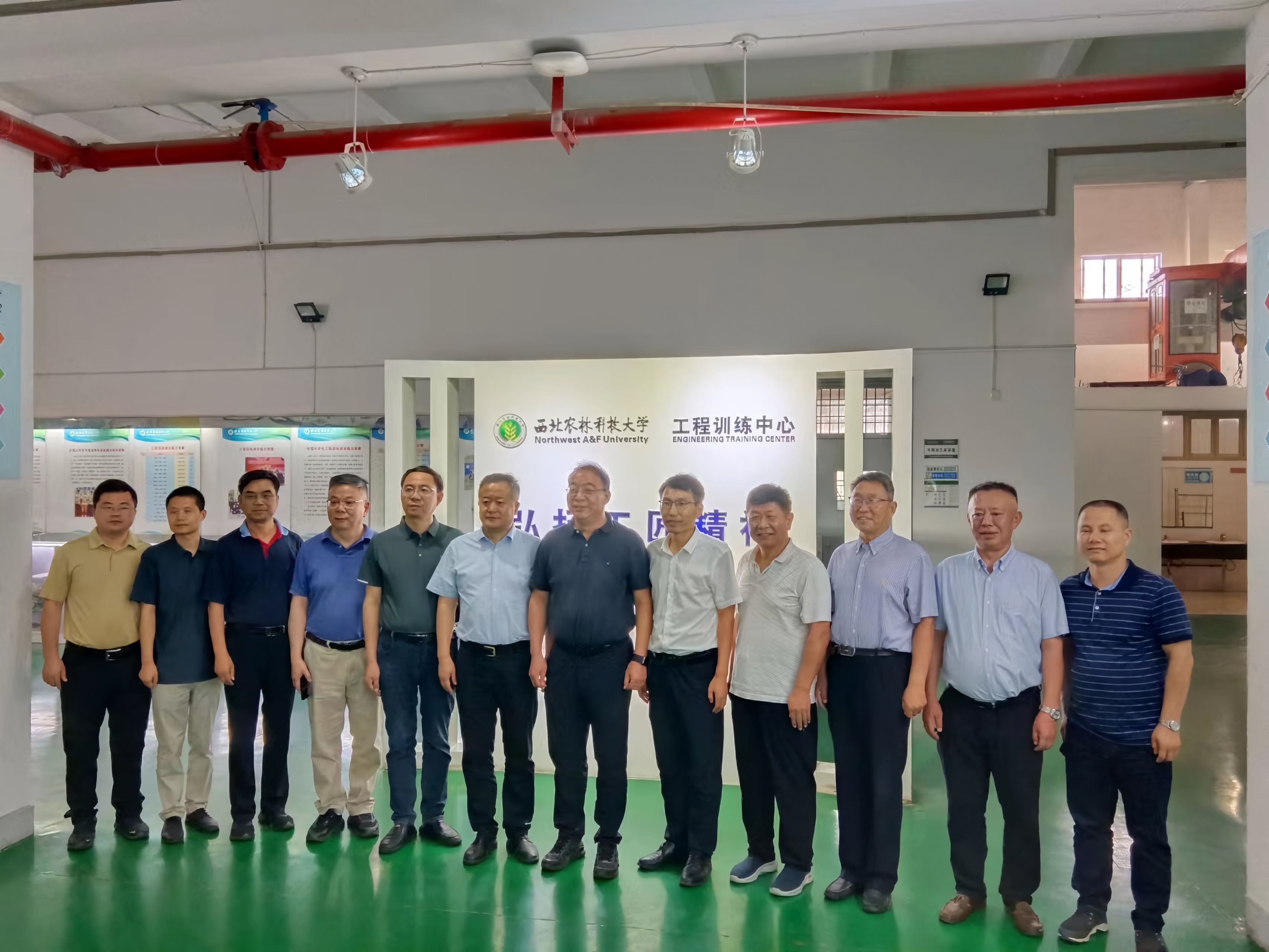 参观公司工程训练中心.jpg